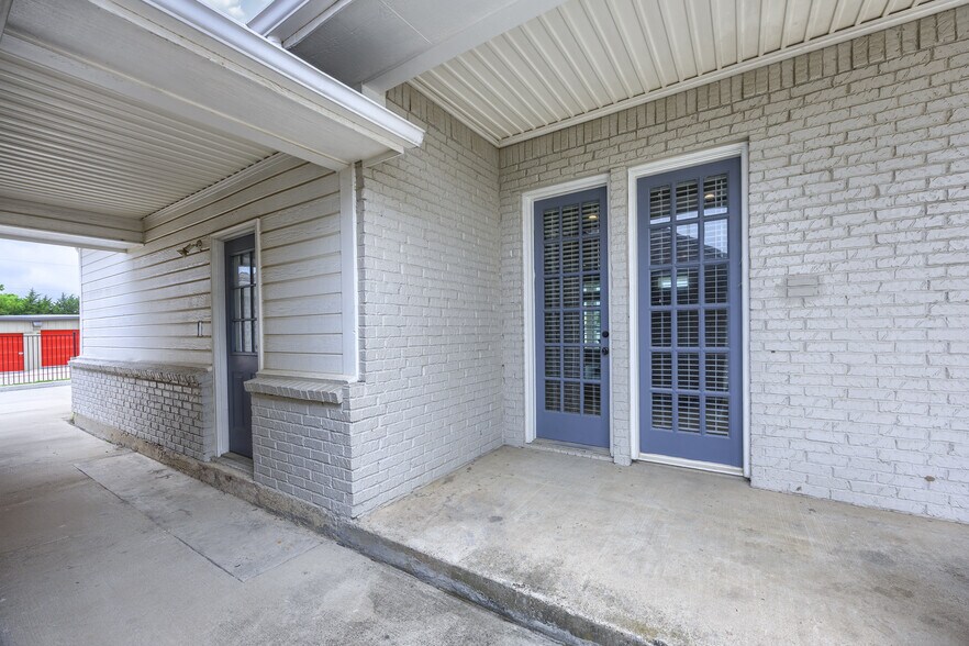 More Photos Of 259 Ranch Trl, Rockwall Office For Lease