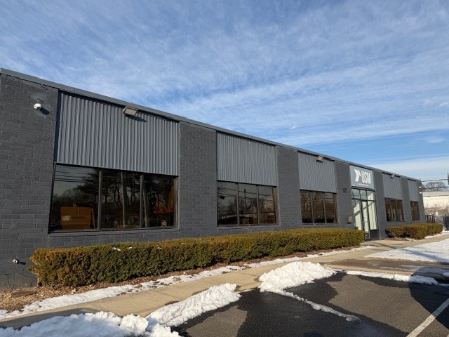 Primary Photo Of 17 W Stepar Pl, Huntington Manufacturing For Lease