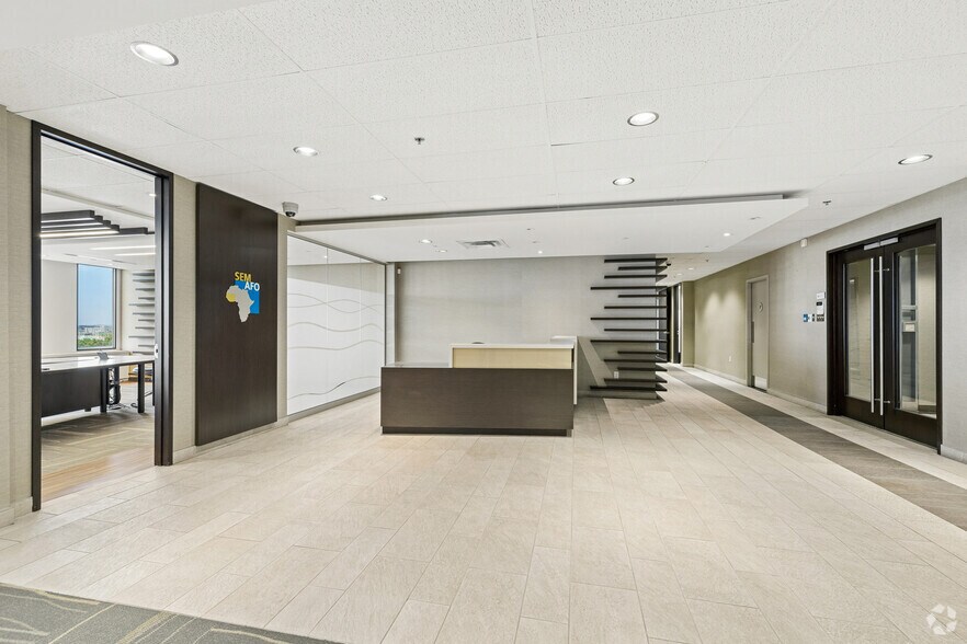 More Photos Of 100 Boul Alexis-Nihon, Montréal Office For Lease