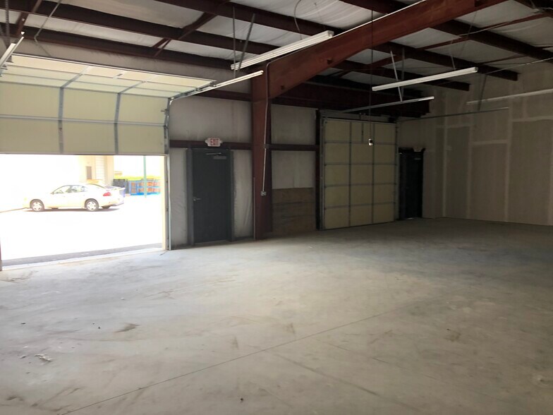 More Photos Of 176 New Porter Pike Rd, Bowling Green Service For Lease