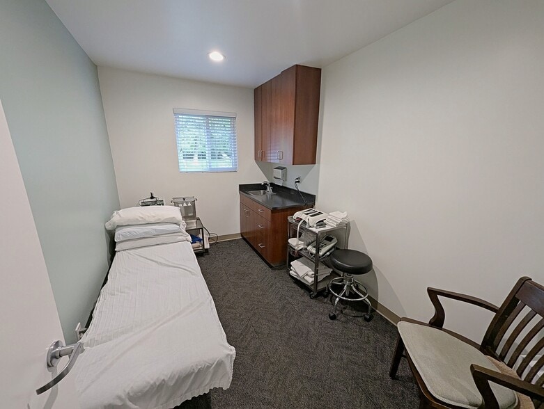 More Photos Of 465 March Ave, Healdsburg Medical For Sale
