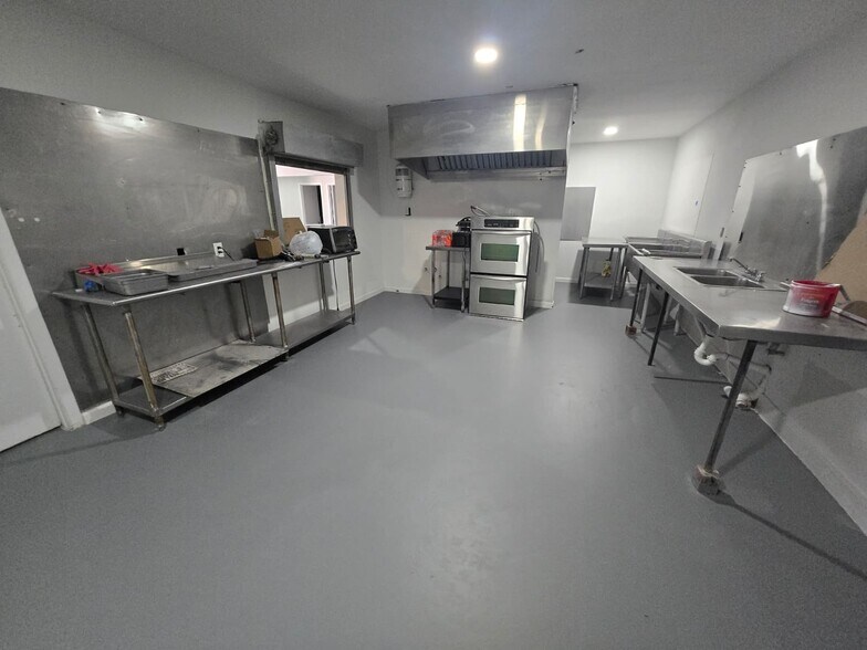 More Photos Of 329 School Dr, Poteet Skilled Nursing Facility For Sale