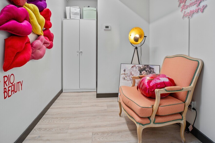 More Photos Of 2535 Kettner Blvd, San Diego Office Residential For Sale