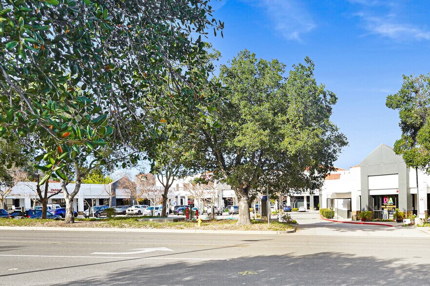 More Photos Of , Agoura Hills General Retail For Sale