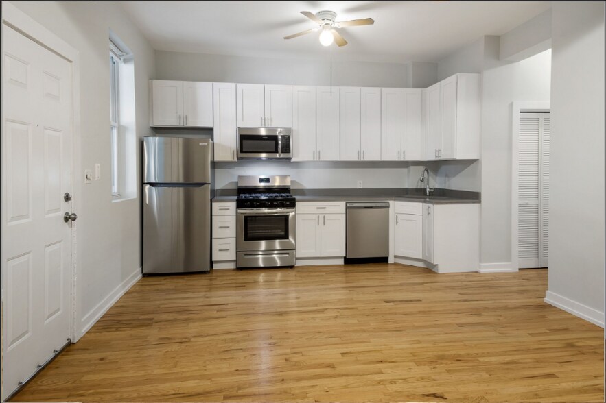 More Photos Of 1437 W Superior St, Chicago Apartments For Sale