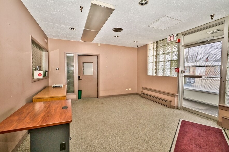 More Photos Of 651 S Martin Luther King Jr Ave, Waukegan Warehouse For Sale