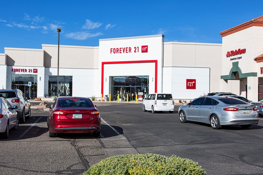 More Photos Of 250 W Mariposa Rd, Nogales General Retail For Lease