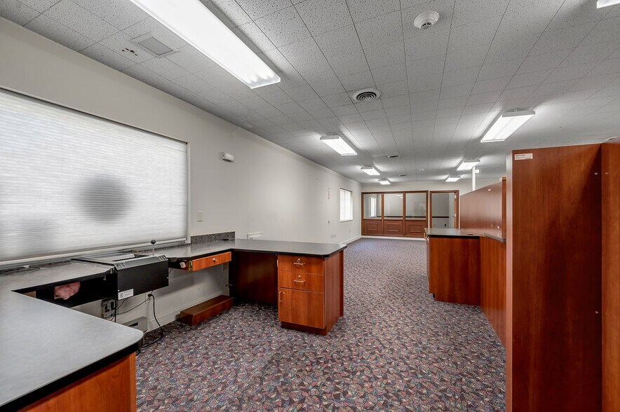 More Photos Of 250 Crossfield Dr, Versailles Industrial For Lease