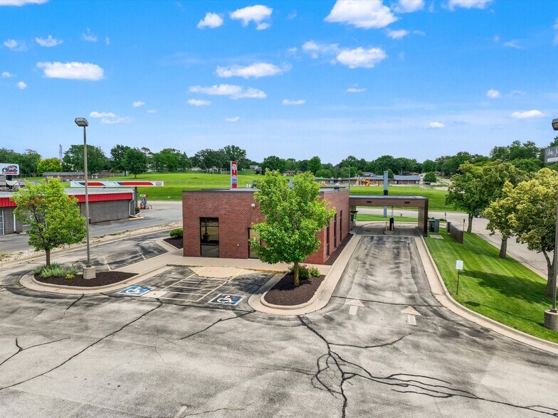 More Photos Of 1805 John F Kennedy Rd, Dubuque Freestanding For Sale