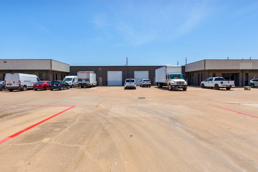 More Photos Of 12999-13003 Murphy Rd, Stafford Unknown For Lease