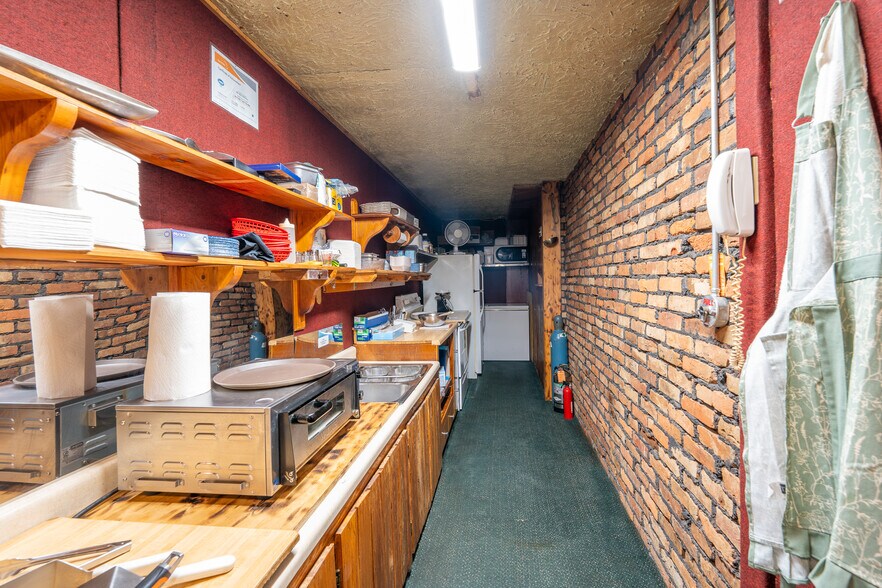 More Photos Of 608 N Chestnut St, Derry Restaurant For Sale