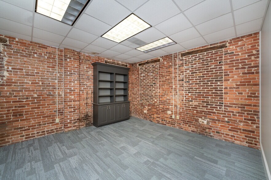 More Photos Of 217-219 E Washington St, Greenville Storefront Retail Office For Lease