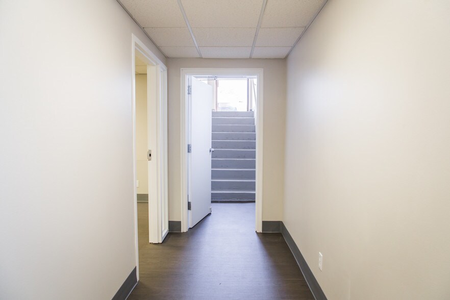 More Photos Of 10308 State Line Rd, Leawood Office For Lease