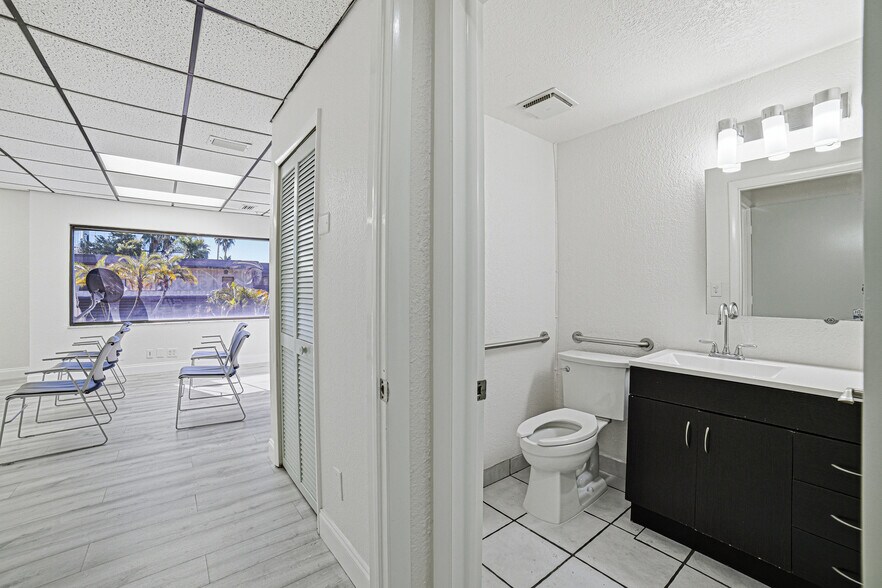 More Photos Of 2929 N University Dr, Coral Springs Medical For Sale