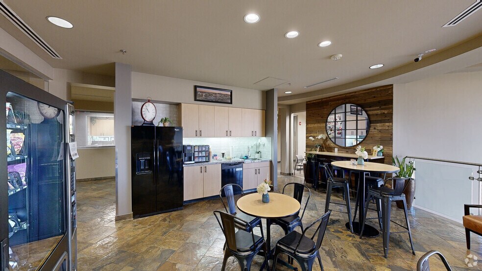 More Photos Of 9375 E Shea Blvd, Scottsdale Coworking Space