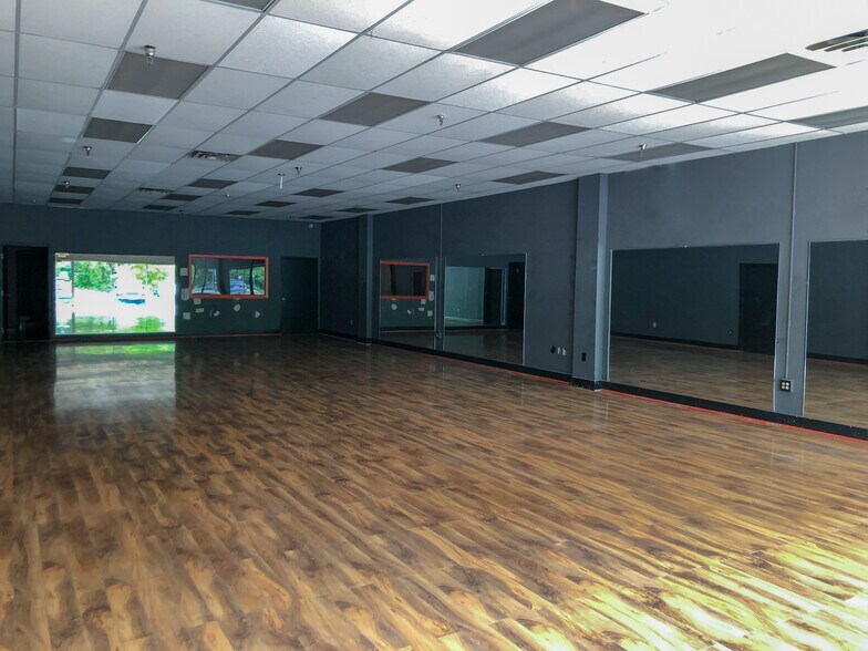 More Photos Of 377 Gambrills Rd, Gambrills Storefront Retail Office For Lease