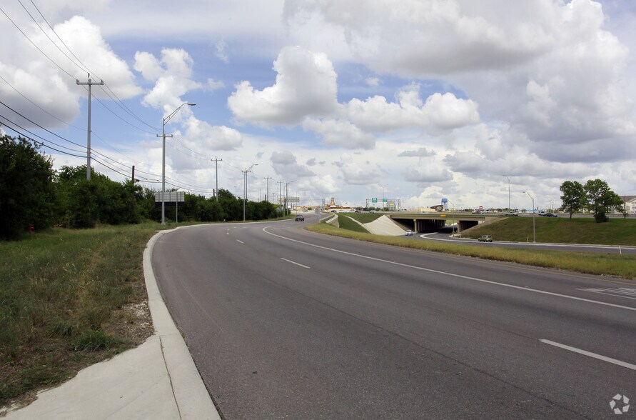 More Photos Of 13905 N I-35, San Antonio Unknown For Lease