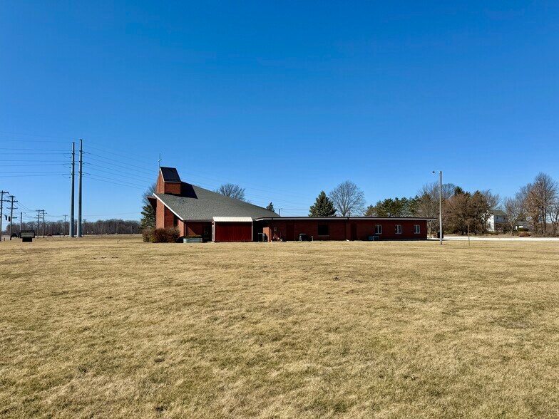 More Photos Of 2015 E Main St, Gas City Flex For Sale