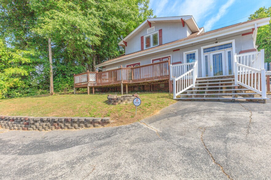 More Photos Of 3709 Brainerd Rd, Chattanooga Office For Sale