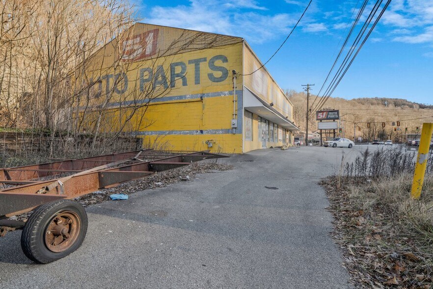 More Photos Of 953 Hayden Blvd, Elizabeth Freestanding For Sale