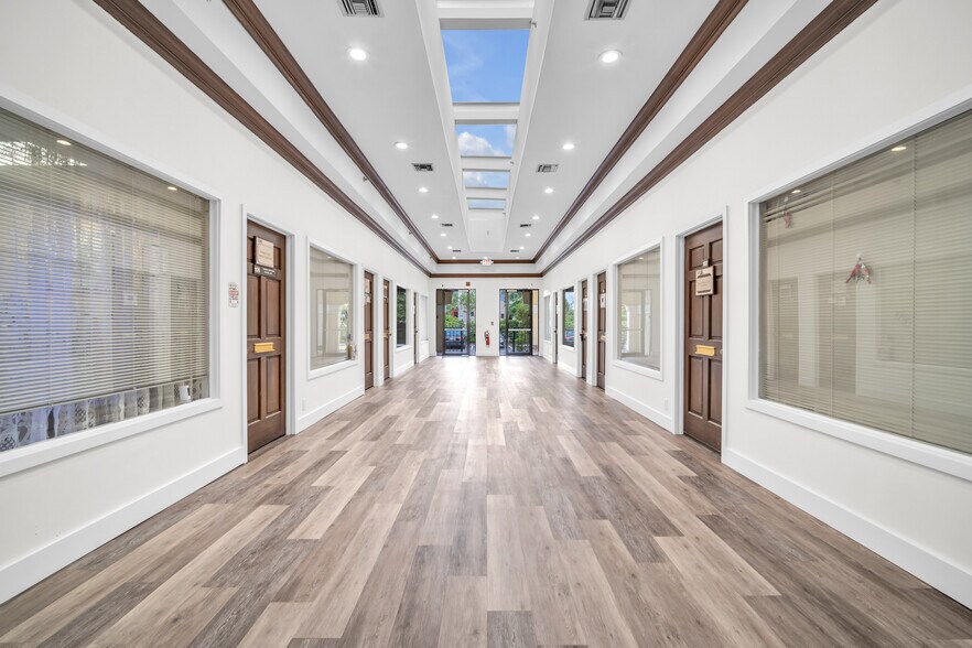More Photos Of 1700 N Dixie Hwy, Boca Raton Office For Lease