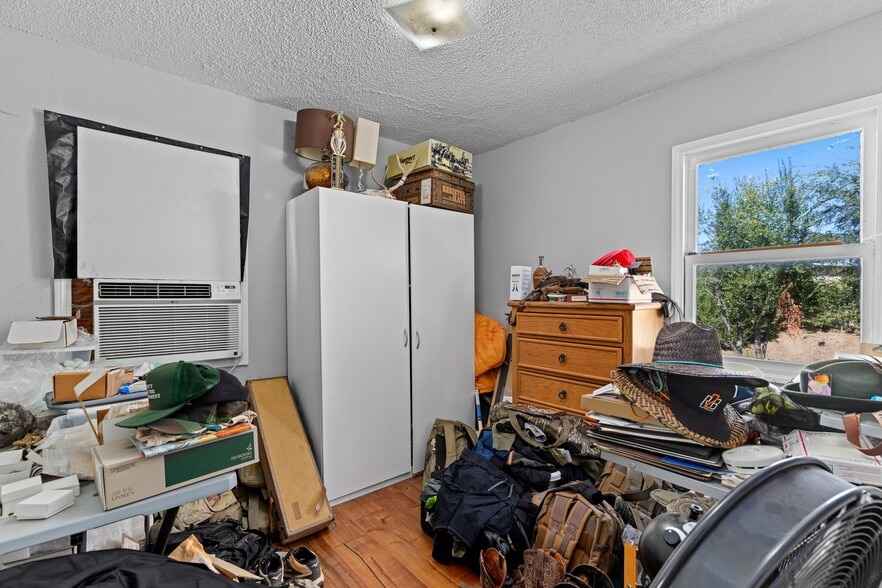 More Photos Of 2562 Alpine Blvd, Alpine Storefront Retail Residential For Sale