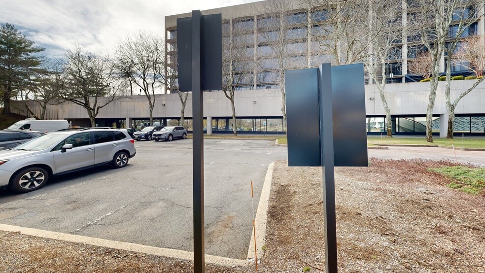 More Photos Of 1 Blue Hill Plz, Pearl River Unknown For Lease