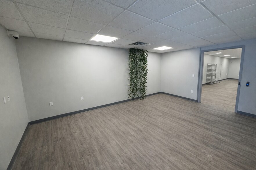 More Photos Of 111 W Genesee St, Lapeer Freestanding For Sale