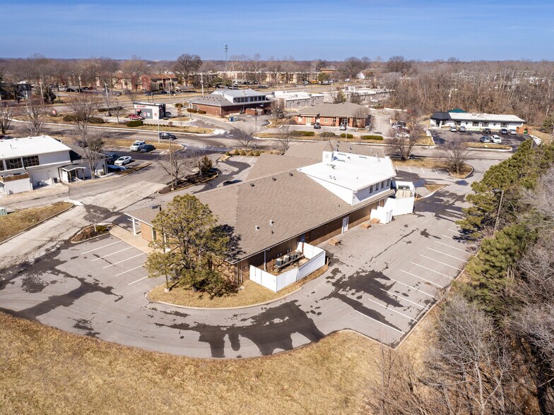 More Photos Of 11813 W 77th St, Lenexa Office For Sale
