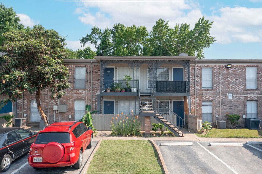 More Photos Of 10000 Hammerly Blvd, Houston Apartments For Sale