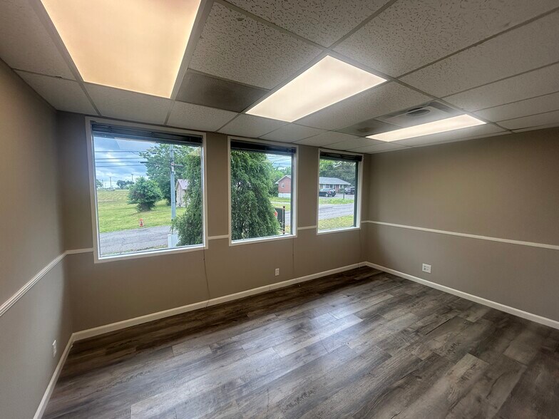 More Photos Of 125 Glancy St, Goodlettsville Office For Sale