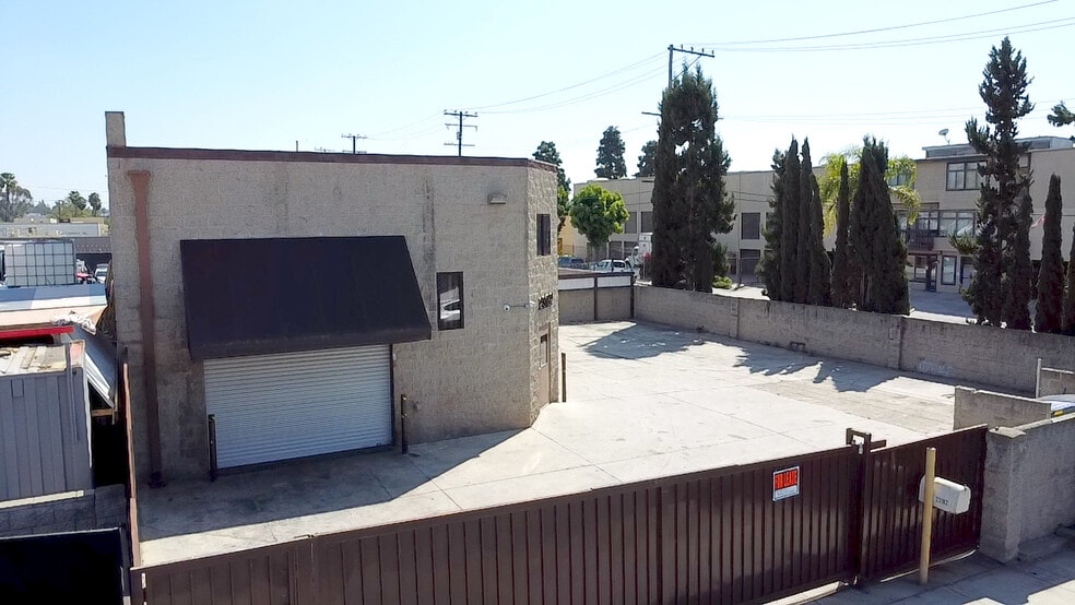 Primary Photo Of 23182 Orange Ave, Lake Forest Warehouse For Lease