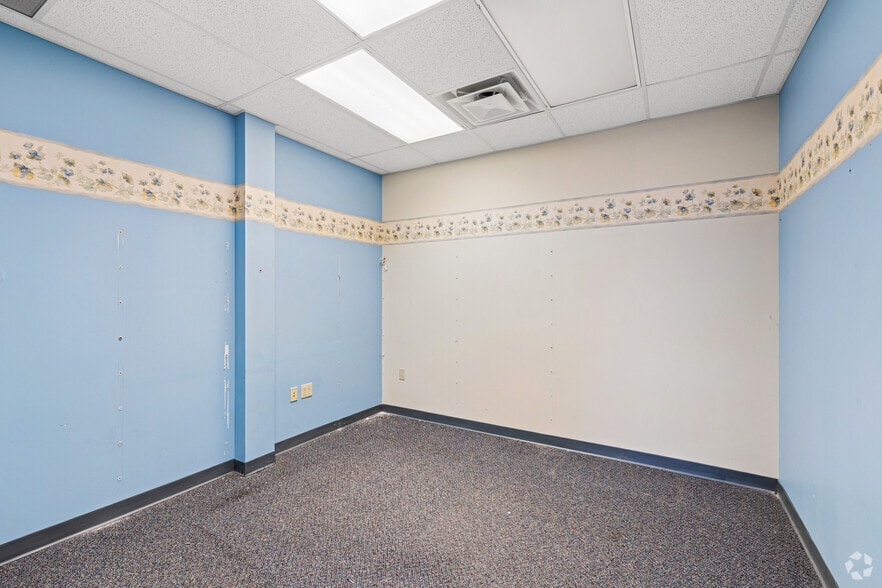 More Photos Of 1709 S Rock Rd, Wichita Medical For Sale