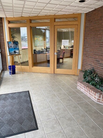 More Photos Of 2780 N National Rd, Columbus Office For Lease