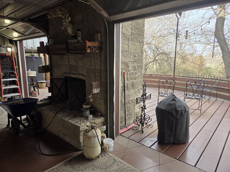 More Photos Of 3323 Hoffpauer Way, Sanger Office For Sale