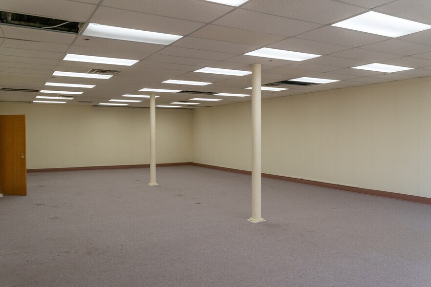 More Photos Of 1575 Lake St, Elmira Manufacturing For Lease