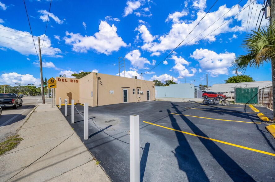 More Photos Of 12501-12505 NW 7th Ave, North Miami Storefront For Lease