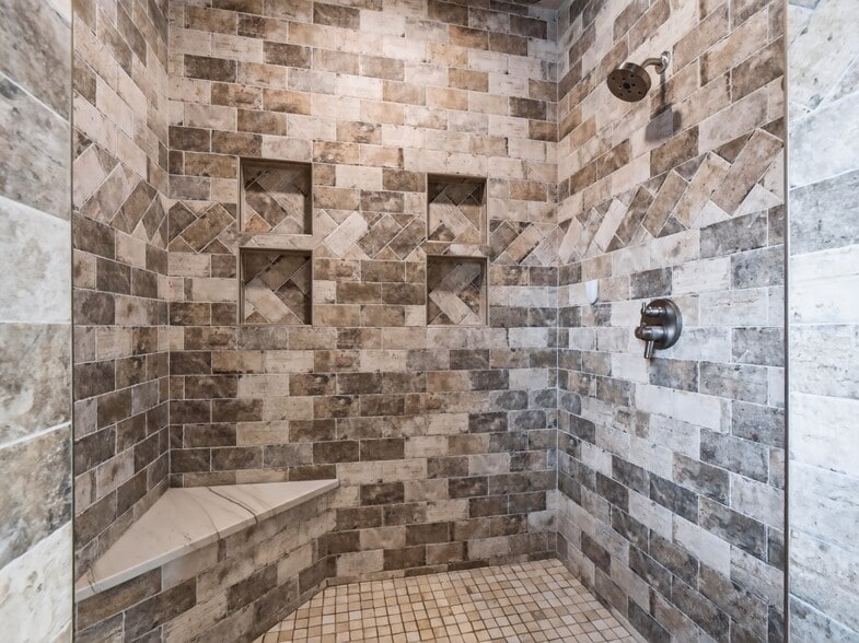 More Photos Of 15306 Covington Rd, Fort Wayne Flex For Sale