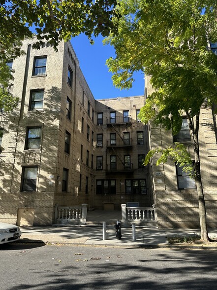 Primary Photo Of 2023 Colonial Ave, Bronx Apartments For Sale