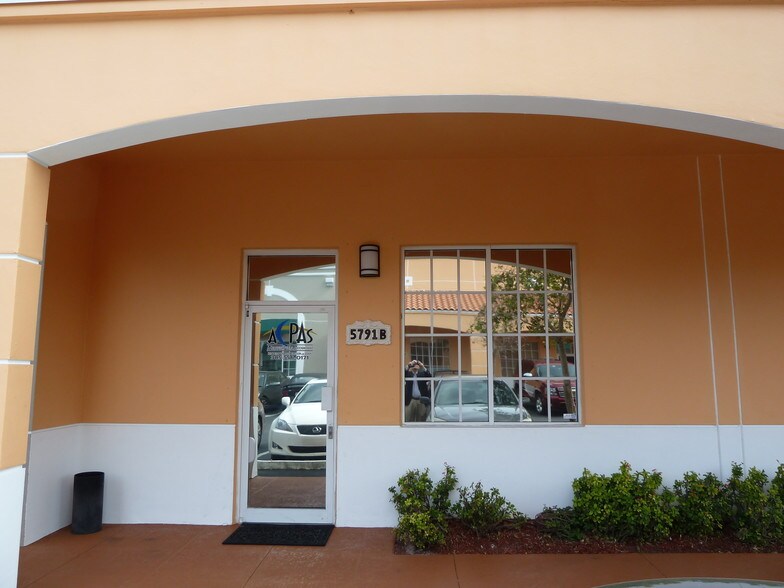 More Photos Of 5781-5797 NW 151st St, Miami Lakes Loft Creative Space For Sale