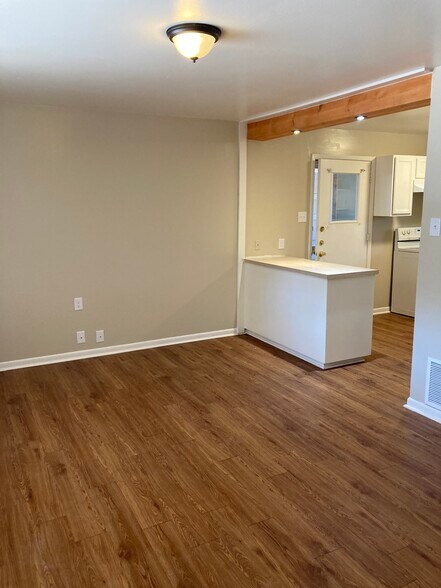 More Photos Of 916 Jefferson St, Kerrville Apartments For Sale