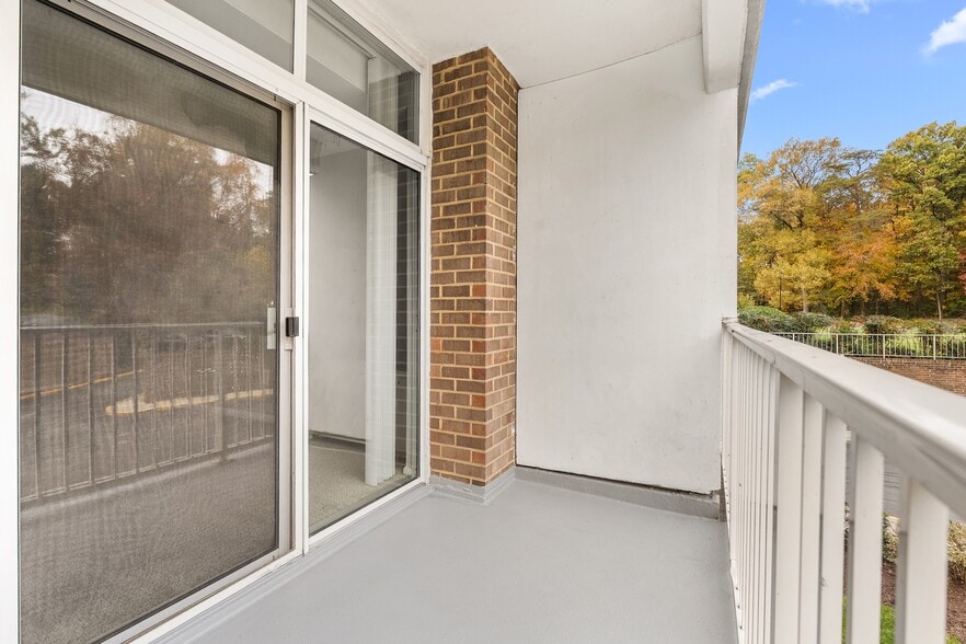 More Photos Of 8150 Lakecrest Dr, Greenbelt Apartments For Sale