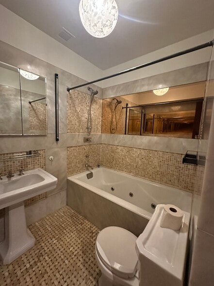 More Photos Of 60 Greenwich Ave, New York Storefront Retail Residential For Sale