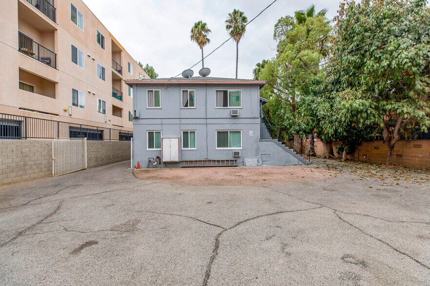 More Photos Of 13647 Leadwell St, Van Nuys Apartments For Sale
