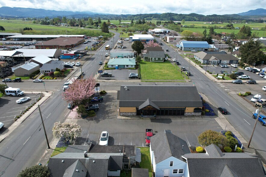 More Photos Of 915 Main Ave, Tillamook Veterinarian Kennel For Lease