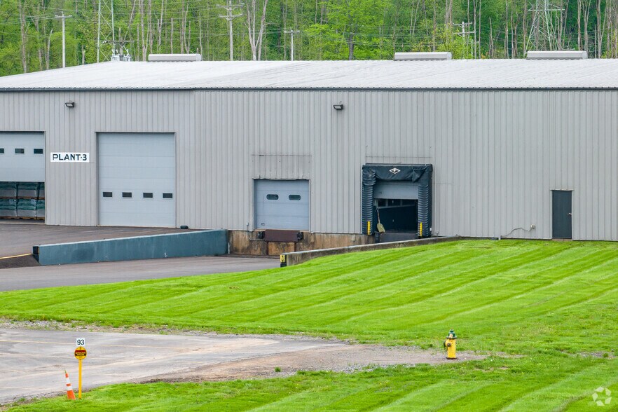 More Photos Of 500 N Peterboro St, Canastota Service For Lease