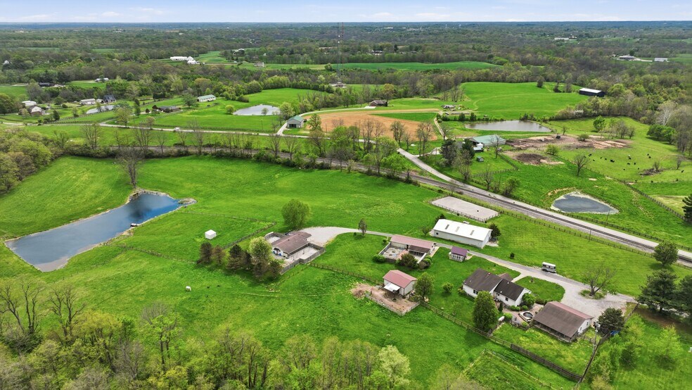 More Photos Of 1532 Eads Rd, Verona Flex For Sale