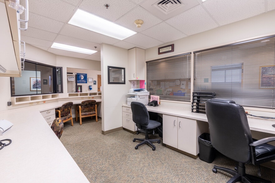 More Photos Of 2699 N 17th St, Coos Bay Medical For Sale