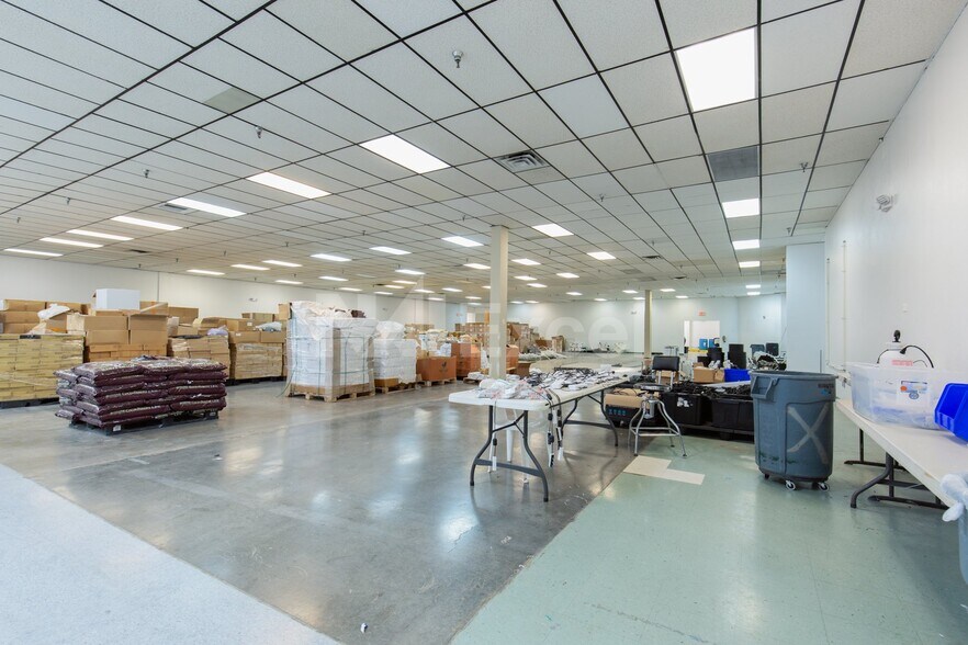 More Photos Of 4380 Boulder Hwy, Las Vegas Light Distribution For Lease