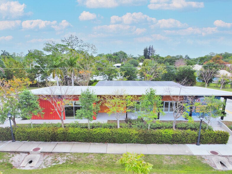 More Photos Of 6051 Bayshore Dr, Naples Daycare Center For Sale